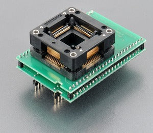 DIL48/QFP64 ZIF HD64-1 (70-0412). Specialized programming adapter with open ZIF socket.