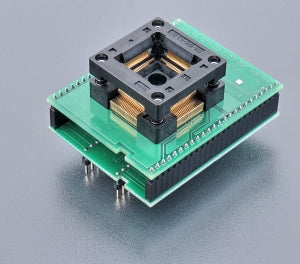 DIL48/QFP100-1.02 ZIF R5F-11 (70-3702). Specialized programming adapter with open ZIF socket.