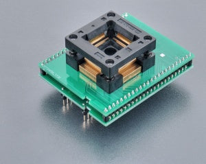 DIL48/QFP100-1.02 ZIF R5F-14 (70-6710). Specialized programming adapter with open ZIF socket.