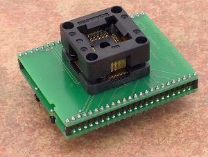 DIL48/QFP52 ZIF R8C/Tiny-1 (70-0701). Specialized programming adapter with open ZIF socket.