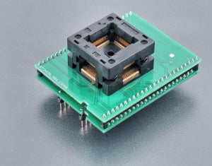 DIL48/QFP80-1.02 ZIF TMS320-5 (70-6490). Specialized programming adapter with open ZIF socket.